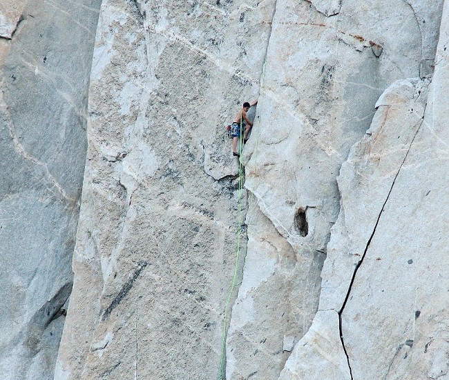 Alex Honnold following Hans Florine on their speed ascent of The Nose. Alex has loops of rope over his shoulder.  © Tom Evans / El Cap Report