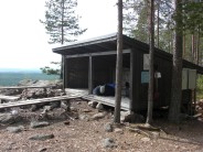 The lean-to at the top of Dödlarsberget