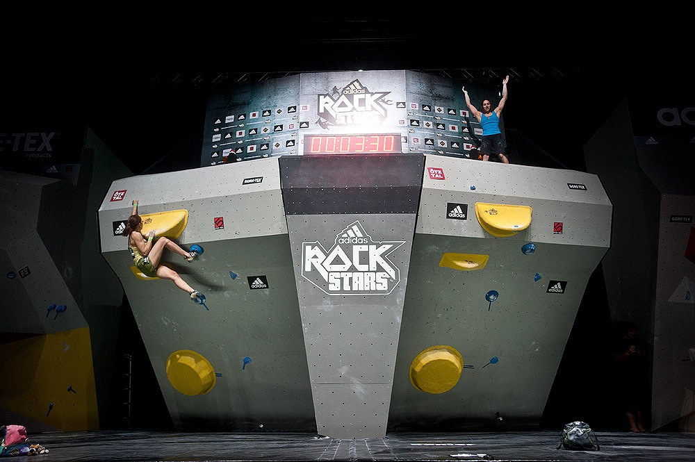 Alex Puccio on top of the super final boulder, adidas Rockstars, Stuttgart  © Christian Pfanzelt