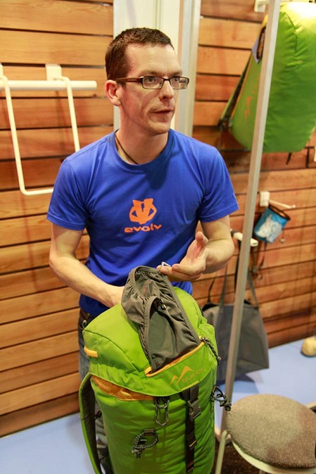 Rick Legge talks us through the features of the Blue Ice Warthog 26  © UKC Gear
