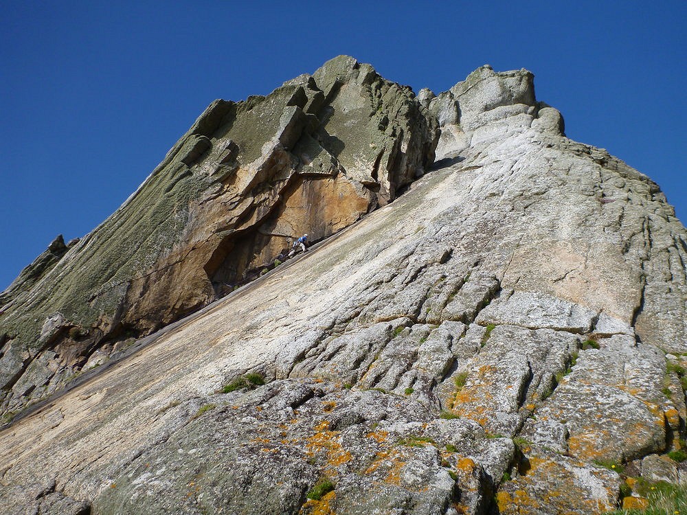 Will Alexander approaching the crux of Albion, VS, The Devil's Slide Lundy  © andy owen
