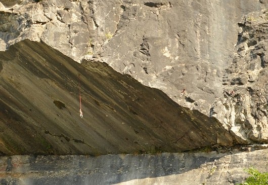 Avon Gorge, Main Area.  Turn of the Screw. Grade A3    Not sure how long the "climber" has been there !  © Mayaculpa