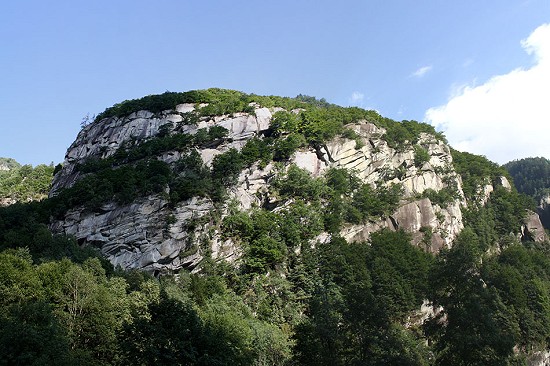 An overview of the crag - Cadarese  © Sandra Ewert