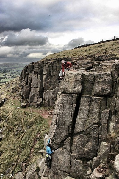 Nick seconding Russells climb up Nozag VS4 C  © p--l-plll