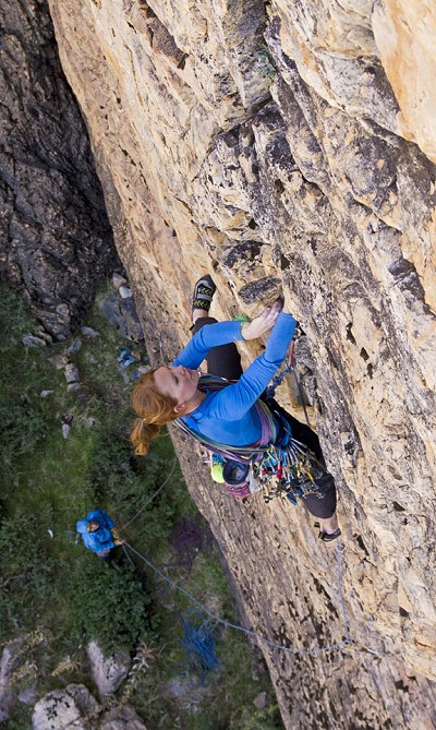 Jessie Rushbrooke concentrating on the technical first pitch of Icebreaker E3 5c, in the Samazar Valley  © Emma Alsford