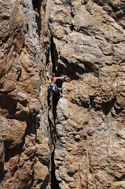 Emma Alsford on the FA of the 1st pitch of Wing of Bat, E2, Twin Towers, Ida Ougnidif       Area  © Don Sargeant
