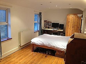 Premier Post: Large room London - 2mins from The Arch wall
