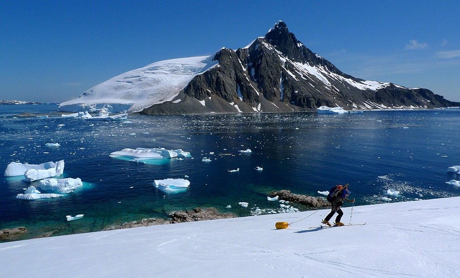 Heading for the unexplored. Apendice Island Pk behind. Antarctic Peninsula  © Dave