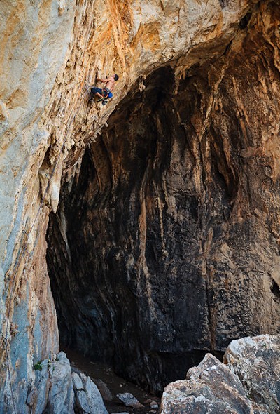 Sune Hermit climbs Melchiorre, 6b, in the San Vito Lo Capo area. Sicily, Italy.   © Ulrik Hasemann