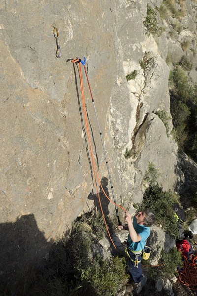 The Beta Stick Compact being used to put the rope into a quickdraw  © Mark Glaister