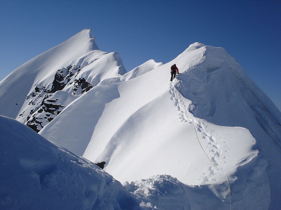 Neil Warren on Mt. Geist Summit traverse  © Alpine Club coolection