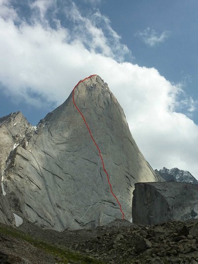 The line of the Mirror Route on Pik 4810  © Ian Faulkner