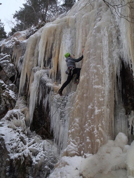 Toby Archer on steep ice at Angelniemi, SW Finland, with the M270  © J Laajarinne