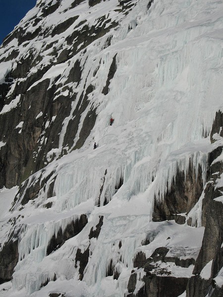 Rich Topliss and Paul Ramsden on the superb ice wall of Snow Queen (WI5) above the highway 45  © Dave Wallis