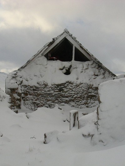 Recent damage to Faindouran bothy - a room without a flue  © Gary Dickson
