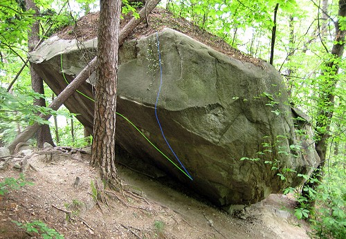 The Dreamtime boulder at Cresciano, Switzerland  © Wikipedia