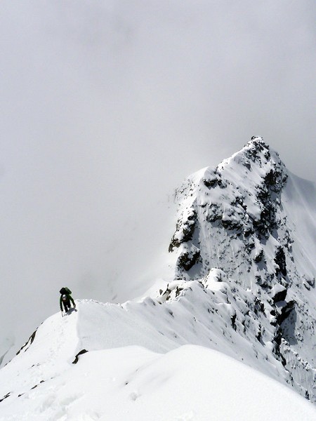 Nick Bullock on "Kusum Kanguru and Kyashar ridge" Nepal. (Photo: Andy Houseman)  © Boreal