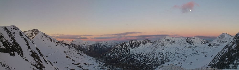 Looking East along the Mamores  © Eric9Points