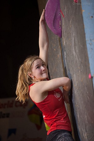 Shauna Coxsey pulling hard to secure second place at Millau, France  © Austria Climbing Federation – Oewk, Heiko Wilhelm