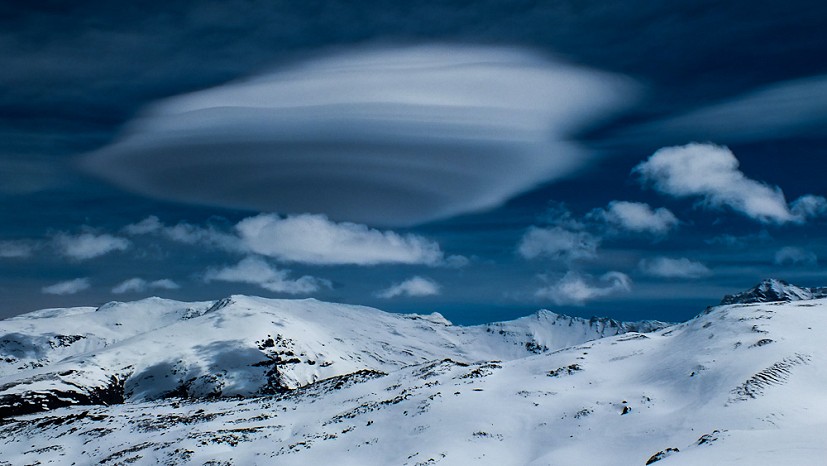 Lenticular cloud over the Sierra Nevada  © andybirtwistle