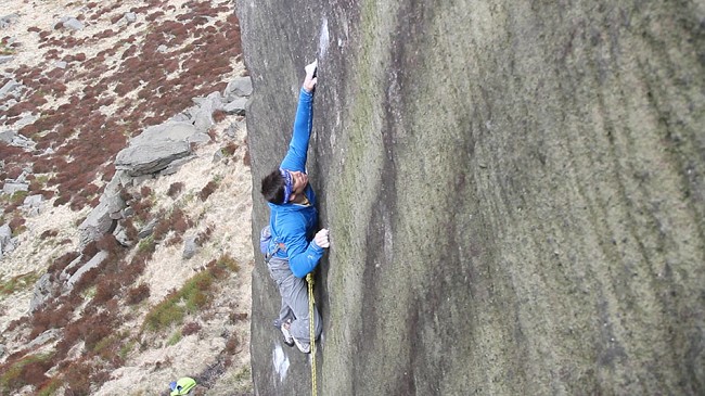 Tom Randall committing to an Appointment with Death (E9 6c)  © Wild Country / Hotaches (Screenshot from film)