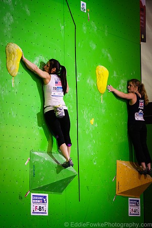 Alex and Shauna on the womens opening qualifier climb.  © Eddie Fowke