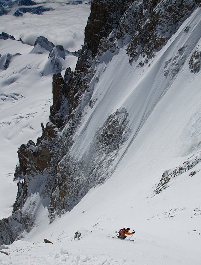 Tom Grant on the steep top turns of Gervasutti Couloir, Mont Blanc du Tacul  © Ross Hewitt