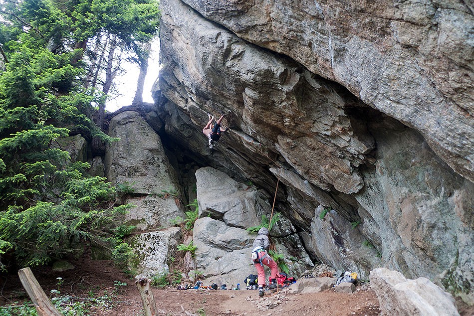 Geoff Unger on the steep 7b crack at Couteray - you can see Thai Boxing the super-hard offwidth just to the right  © Jack Geldard