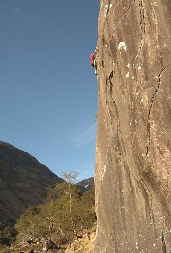 Jules Lines in the 'no fall zone' on Hold Fast, Hold True, E9/10 7a  © Dave 'Cubby' Cuthbertson