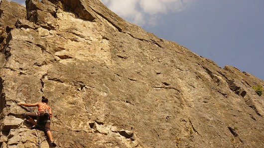 Moving over to the crack on the right - Pale Rider 6a @ Horseshoe Quarry  © jemmaclimbs