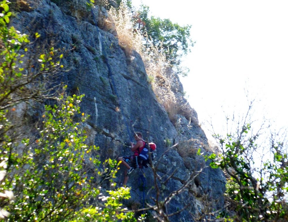 30m abseil down to the crag, or a 10 minute walk around and down  © JUSTADUDE