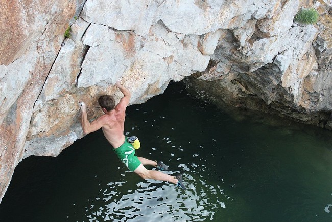 Holding the Swing on Christine 8a  © Cailean Harker