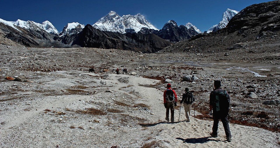Everest coming into view when trekking towards Goyko  © Rebecca Coles