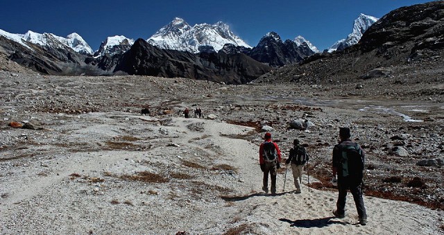 Everest coming into view when trekking towards Goyko  © Rebecca Coles