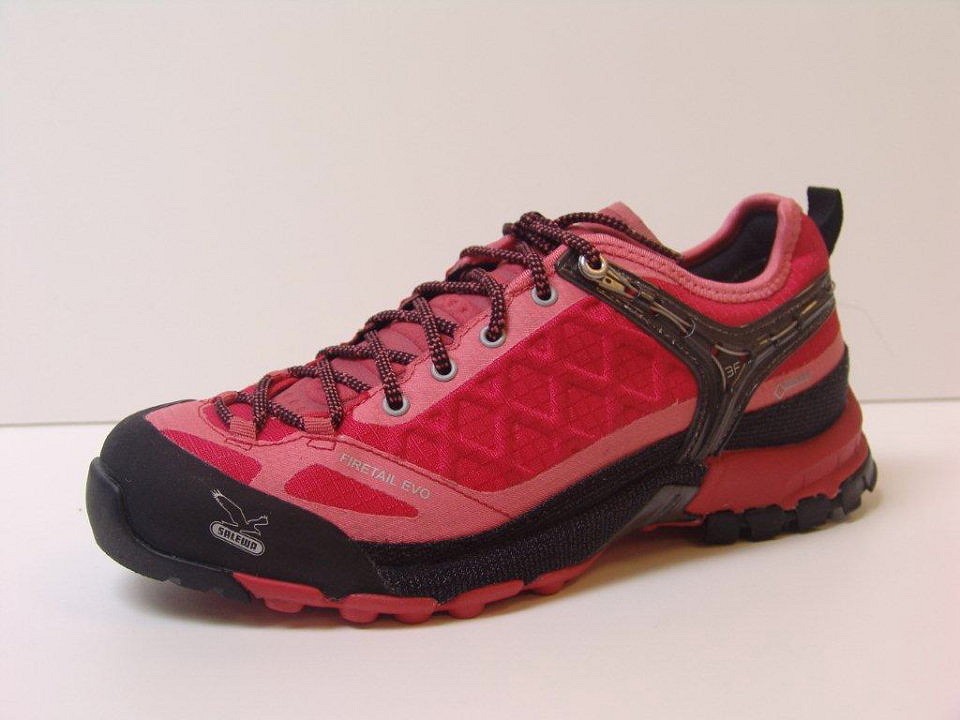 Firetail EVO in striking 'Moon Poppy red' (other colours are available)  © Salewa