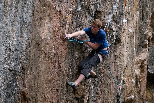 Ellis crossing through to clip before the crux of Threadbare on a Torbryan link up (Red Thunder)  © chris j