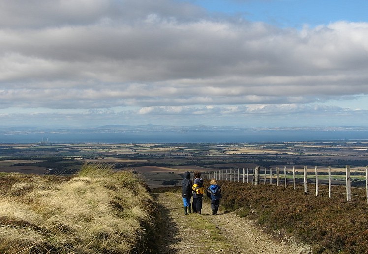 The Forth and Fife from Lammer Law  © Dan Bailey - UKHillwalking.com