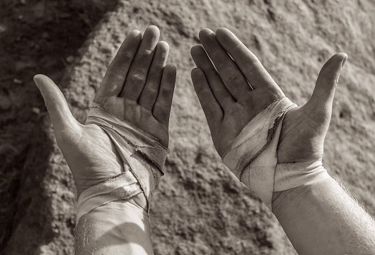 Froggatt edge, Hands after a good days Crack Climbing  © Anthony mccourt