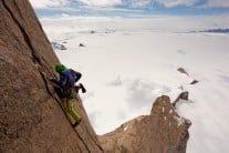 Leo Houlding, pitch 25, NE ridge of Ulvetanna, Antarctica. Taken from 'The Last Great Climb'.