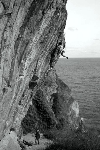 Tom Newberry climbing on the Ferocity Wall, Anstey's Cove  © Jez