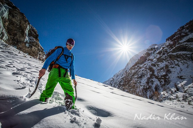 Keeping the snow white on the descent  © nadir khan
