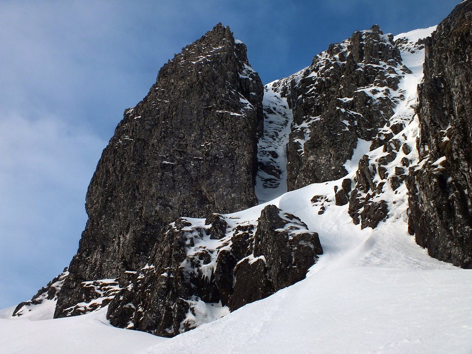 Nutcracker - the narrow ribbon of ice on the right hand side of the central gully  © James Roddie