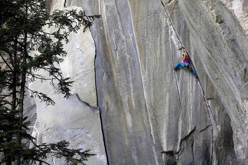 Hazel Findlay repeating the stunning testpiece The Doors (5.13 / E8) in northern Italy.  © David Pickford