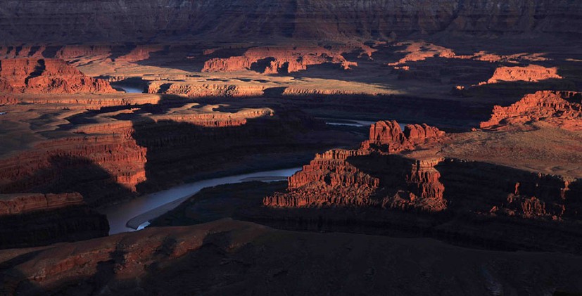East of Deadhorse Point, the Colorado River winds through the sandstone tableland near Moab, Utah  © David Pickford