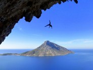 Acrobatic abseiling in Grande Grotta