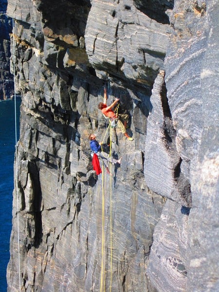 George Ullrich going for it on Perfect Monsters, E7 6b, Dun Mingulay  © Duncan Campbell