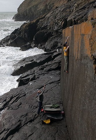 Pete Robins on the first ascent of Bytilith Wall, 7C+/8A, Lleyn Peninsula  © Si Panton
