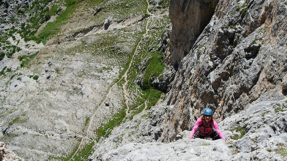 Laurel on the second pitch with the trails below marking the start of the route.  © sonso45