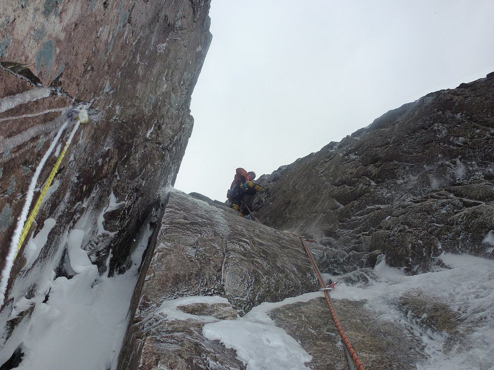 3rd pitch of Scabbard Chimney- pic by J. Thackrey  © andrew bain