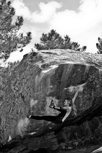Shauna climbing Zarzaparilla, as her second 8B  © Shauna Coxsey coll.